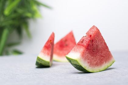 梁小瓜吃西瓜,梁小瓜的甜蜜西瓜之旅