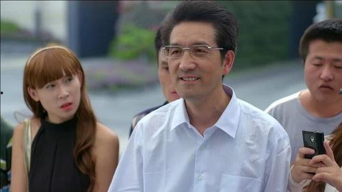 吃瓜帅哥和大妈